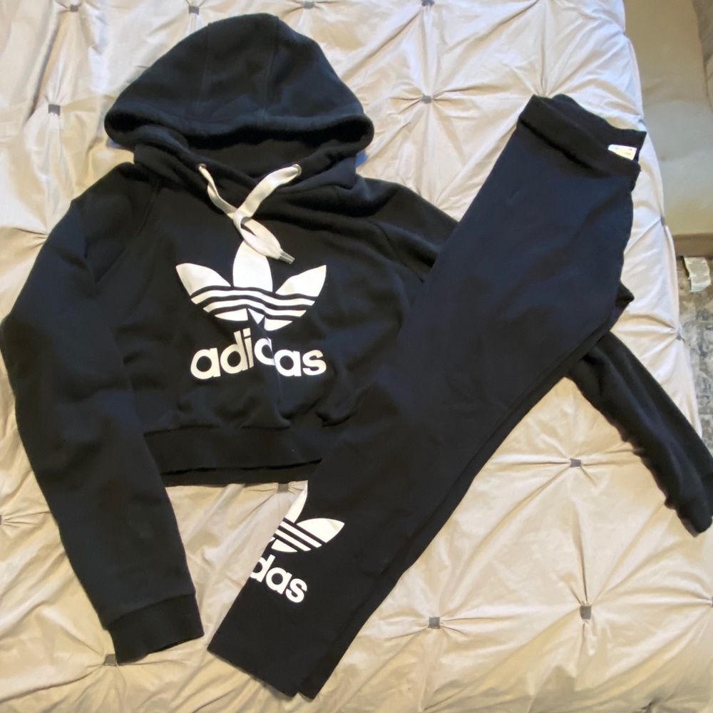 Women’s M Adidas sweatshirt & leggings